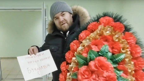 Во Владимирской области экологи вручили траурный венок экс-главе района