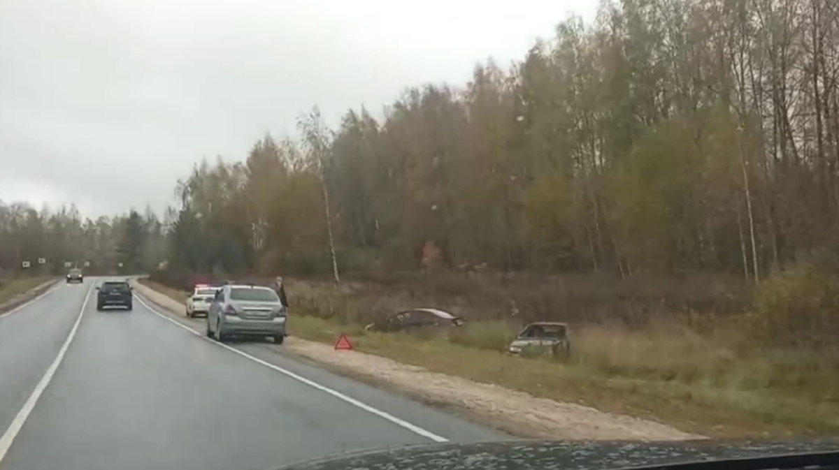 Под Владимиром две машины вылетели с трассы в кювет - День во Владимире