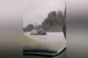 Фургоны в заносе и смятые легковушки. Как прошли 2 дня жестянщика во Владимирской области