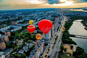 Воздушный шар Суздаля поднялся в небо над Нижним Новгородом