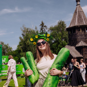 Овощной хруст, танцы, цифровые воспоминания и большой рекорд: как Суздаль отметил «Праздник огурца»