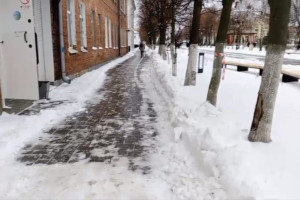 Причиной обледеневших тротуаров в Юрьев-Польском стала поломка уборочной машины