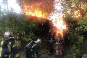 В Коврове разгорелся мощный пожар в сараях
