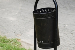 В Коврове 25-летний парень украл две мусорки и сдал в металлолом