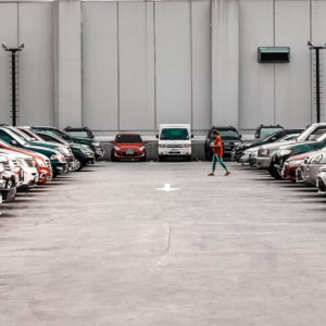 В Муроме на парковке женщина наехала на 6-летнего ребенка