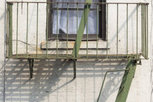 Во Владимире мужчина упал с пожарной лестницы с высоты 9 этажа