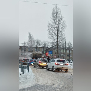 Во Владимире пассажиры вытолкали застрявший на горке автобус