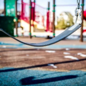 Во Владимире нашли опасные детские площадки