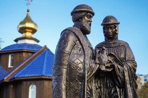 На Сахалине появился памятник муромским Петру и Февронии