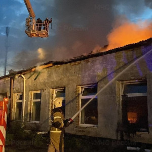 Во Владимирской области пожар на производстве изделий из пластика разошелся на 3400 квадратов