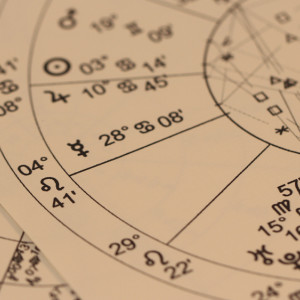 Суматошный день у близнецов и спокойный – у весов. Гороскоп на 6 января