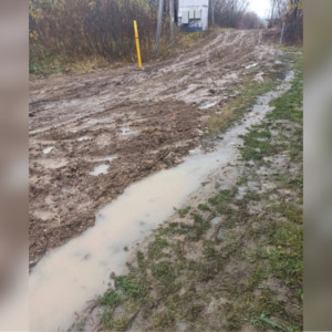В поселке под Гороховцом дорога превратилась в болото после замены водопроводных труб