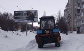 Владимирцев попросили убрать машины с парковки на улице Василисина