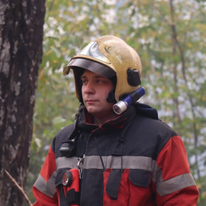 Спасатель из Владимирской области вытащил трех человек из горящего дома