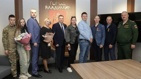 Во Владимире бойцов СВО наградили медалями «За отвагу» и «За храбрость»