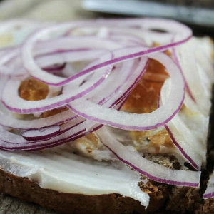 Диетолог рассказала об опасности сала