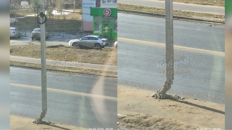 Жители Коврова испугались за разрушающийся электрический столб