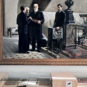 В усадьбу Жуковского в Собинском районе привезли шкафы и стеллажи