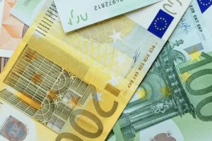 Жители Подмосковья пытались украсть во владимирском ВТБ 86 тыс. евро и 70 тыс. долларов