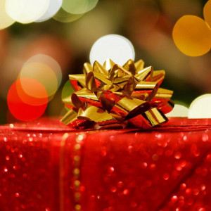 Что не стоит класть под елку? Топ нежелательных подарков на Новый год