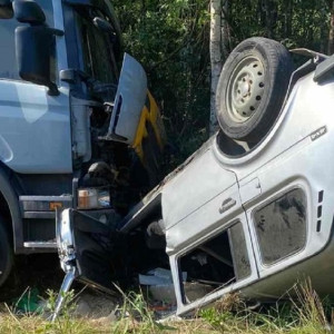 Под Гусь-Хрустальным произошла смертельная авария: «Нива» залетела под грузовик