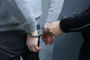 Владимирские полицейские задержали курьера телефонного мошенника в Подмосковье