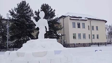Беженец из Артемовска создал еще одну снежную фигуру в Юрьев-Польском