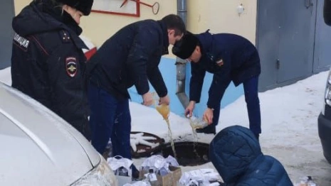 В Суздале уничтожили 150 бутылок нелегальной медовухи