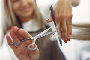 Москвички начали устраивать бьюти-туры во Владимир из-за дешевых парикмахерских услуг