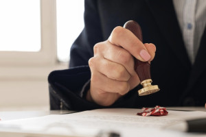 В Муроме выставили на продажу арестованное здание торгово-гостиничного комплекса