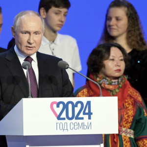 Путин зажег привезенный из Мурома огонь семейного очага