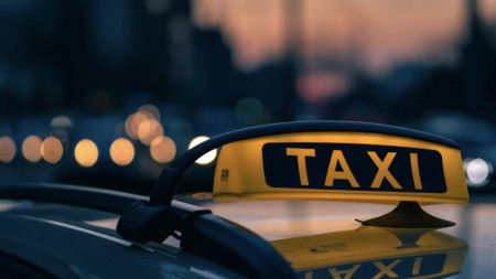 Во Владимире двое мужчин и подросток устроили дебош в такси и на автовокзале