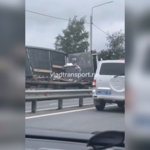 Под Петушками фура с товарами Wildberries влетела в микроавтобус