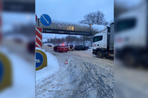Во Владимире столкнулись две иномарки: пострадал один из водителей