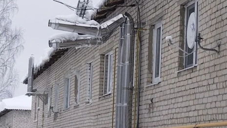 В Судогде дом остался без газа и света из-за схода снега с крыши