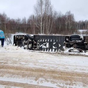 Появилось видео перевернувшегося автобуса с владимирскими школьниками