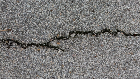 Мэр Владимира объяснил, почему в городе разрушаются дороги