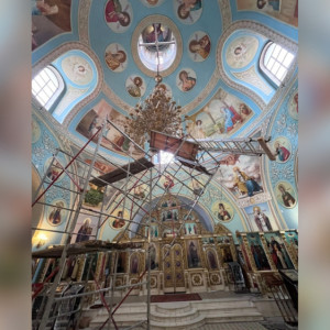 В Коврове в Федоровском храме строительные леса упали и зацепились за люстру