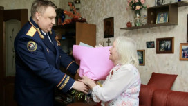 Глава владимирского Следкома поздравил с наступающим Днем Победы жительницу блокадного Ленинграда