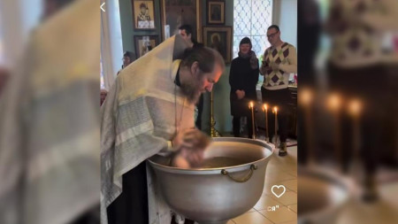 Владимирского священника отстранили от крещений после скандального видео 