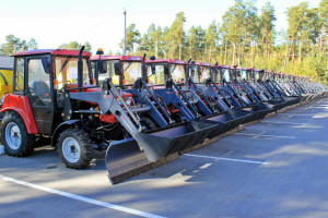 Снег с владимирских дорог будут вывозить с помощью белорусских тракторов