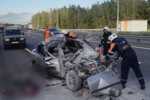 На М-12 во Владимирской области столкнулись легковушка и фура