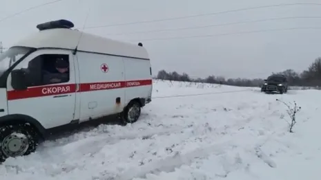 Во Владимире машина скорой застряла в снегу