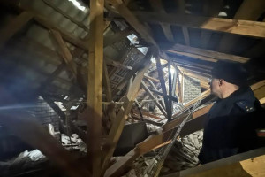 В Лакинске обрушилась крыша 5-этажного жилого дома