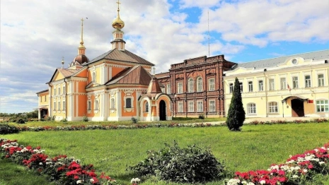 В Суздале у Кресто-Никольской церкви высадят 4 тыс. кустов