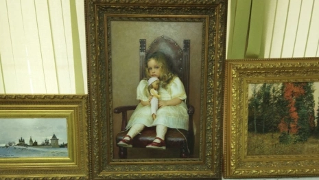 На выставке в Торговых рядах в Юрьев-Польском картина упала при загадочных обстоятельствах