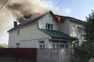 Во владимирском микрорайоне Семязино вспыхнул коттедж