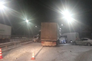 Мертвая пробка под Покровом выросла из-за ДТП с 7 машинами