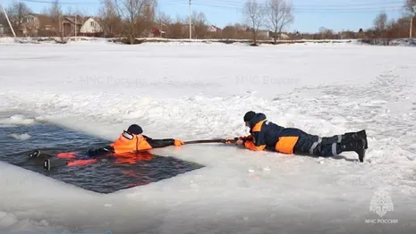 После смертей на водоемах владимирские спасатели предостерегли детей от выхода на лед