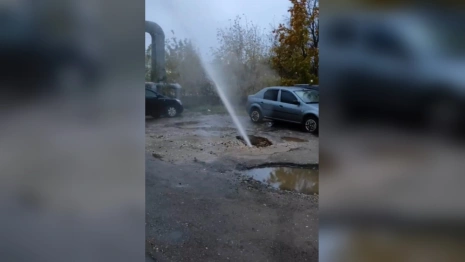 В Коврове из-под земли забил горячий «гейзер»